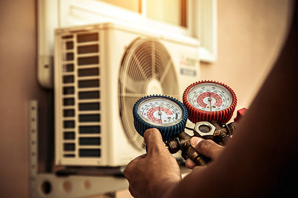 Professional Hvac technician working in Mechanicsville, MD